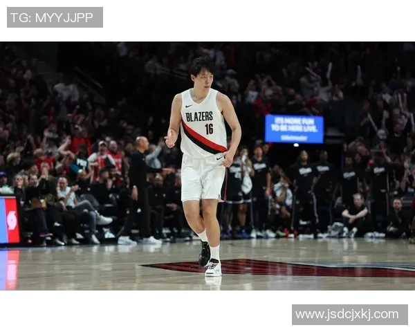 勇士与马刺激战四月十一日NBA季后赛精彩对决引发球迷热议